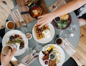 Снижают ограничения для предприятий питания и организаторов конференций