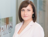 Илзе Берга, директор услуг налоговых консультаций,  Алисе Папина, младший руководитель проектов