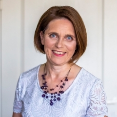 Как оплата праздничных дней указывается в расчете заработной платы?